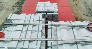 湖北 芝麻白仿形加直形路沿石出货日常