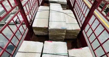 湖北 黄金麻花岗岩荔枝面，光面毛板装车完成