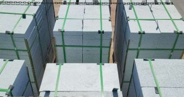 湖北 芝麻白花岗岩5公分地铺石 花岗岩厂家工厂装车日常