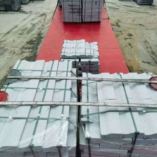 湖北 芝麻白仿形加直形路沿石出货日常