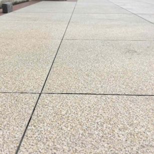 湖北 黄金麻花岗岩石板材荔枝面地面铺装效果