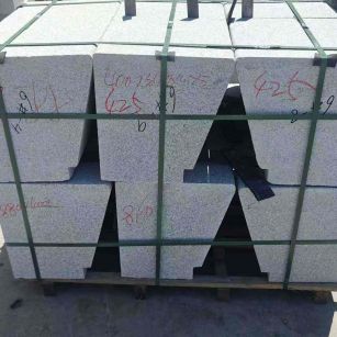 湖北 芝麻白异形坐凳，石凳