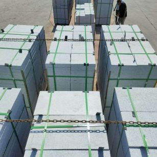 湖北 芝麻白花岗岩5公分地铺石 花岗岩厂家工厂装车日常