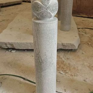 湖北 芝麻白花岗岩石材挡车石柱、停车柱、圆柱挡车柱、方柱挡车柱等