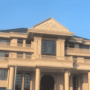 湖北黄金麻别墅外墙干挂石材效果示例