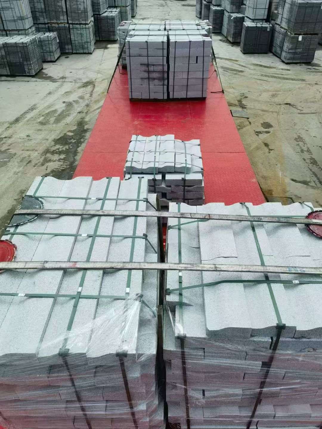 湖北 芝麻白仿形加直形路沿石出货日常