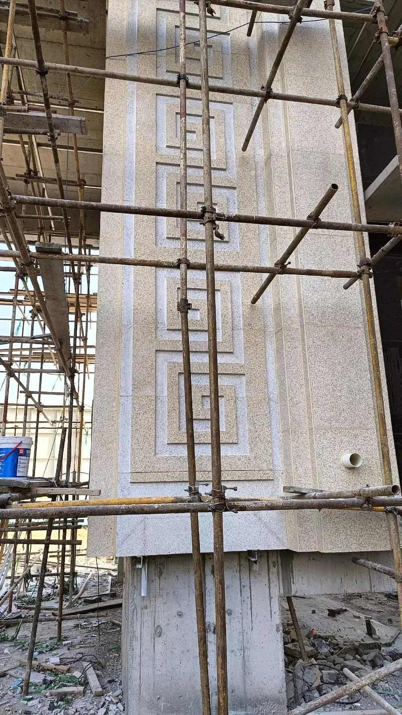 湖北 黄金麻花岗岩别墅外墙干挂回纹造型效果