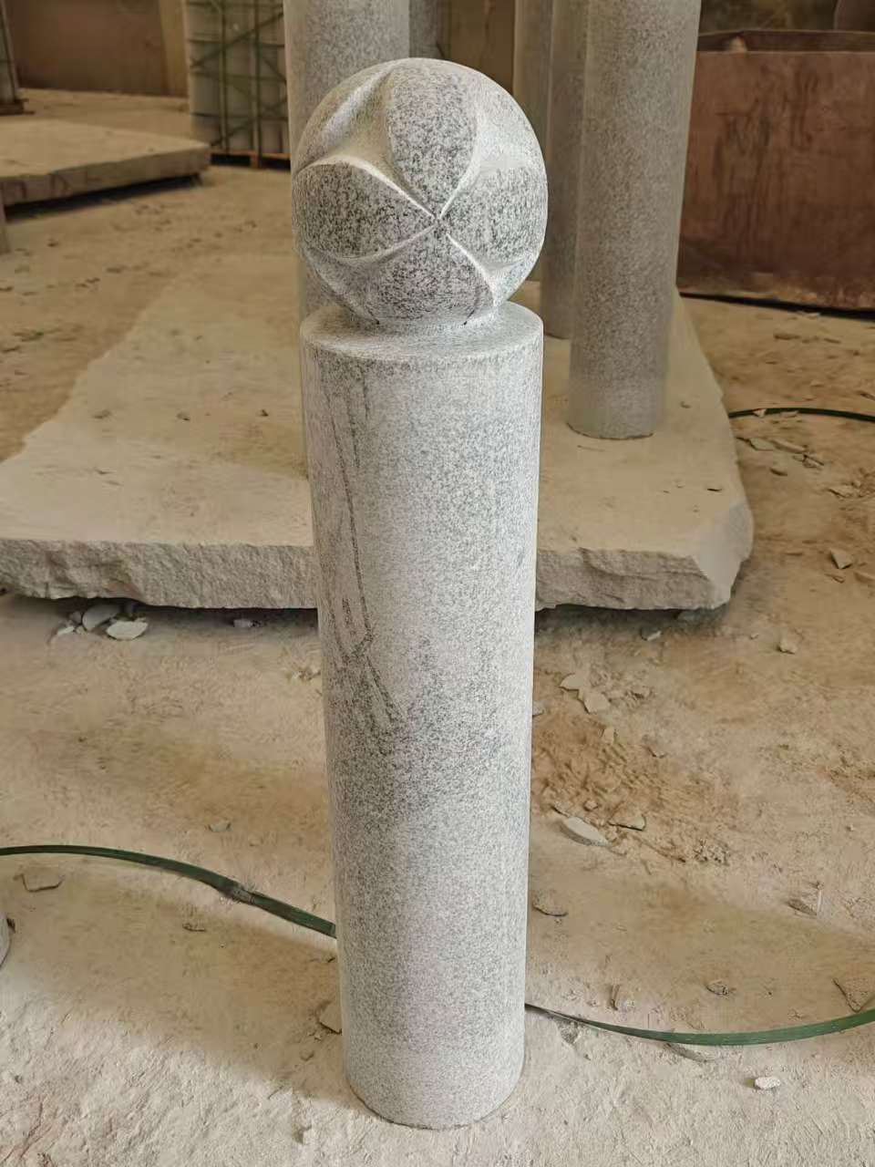 湖北 芝麻白花岗岩石材挡车石柱、停车柱、圆柱挡车柱、方柱挡车柱等