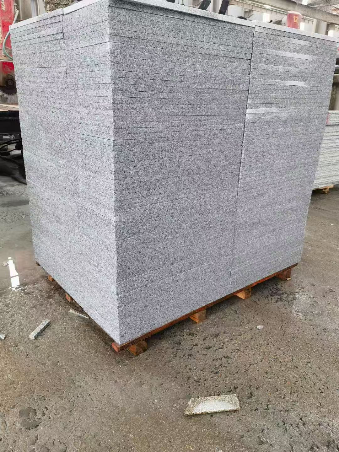 湖北 芝麻白火烧面1.8厚300*600地铺石，尺寸标准，厚薄均匀