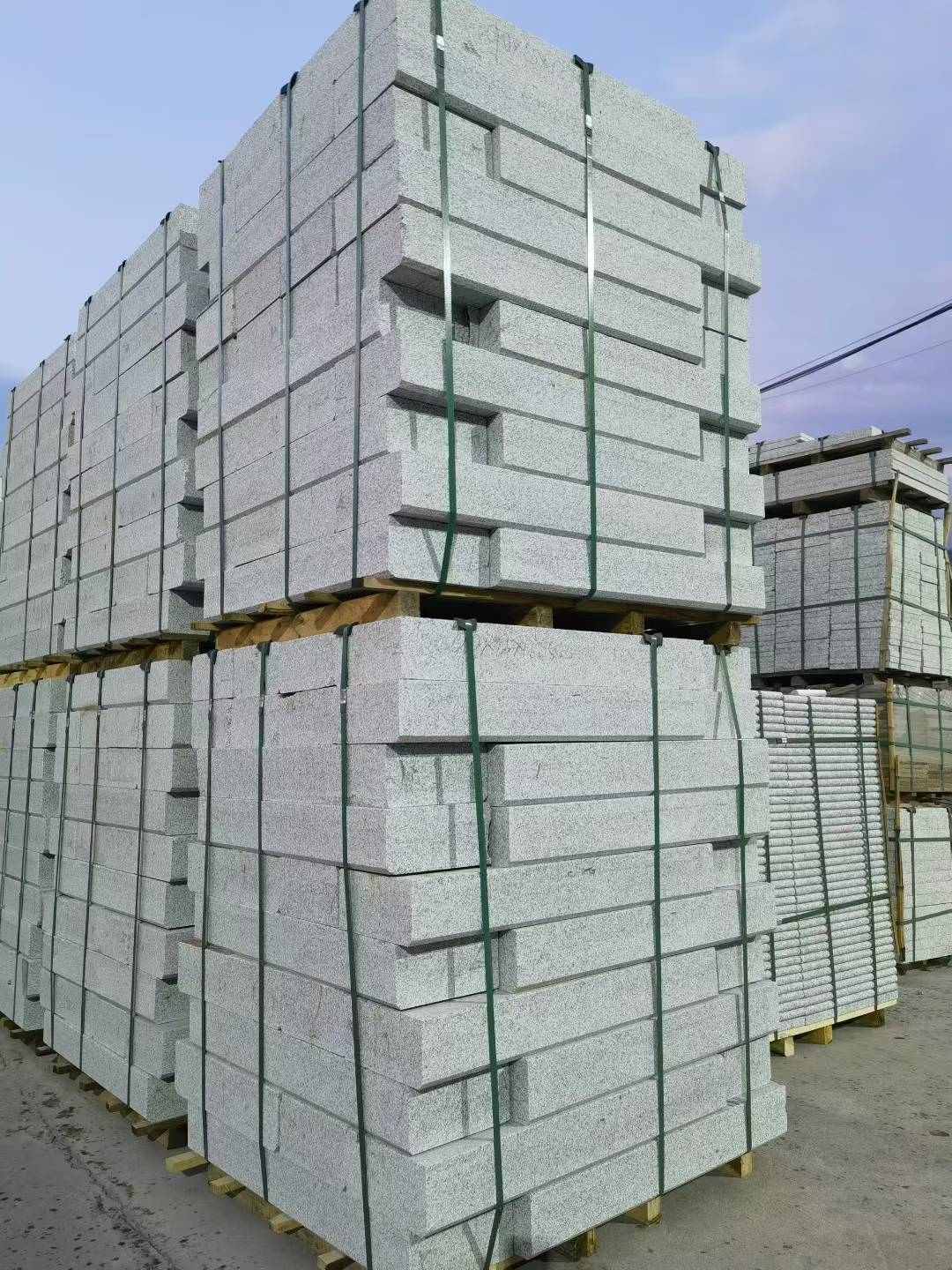 湖北 芝麻白花岗岩路沿石，路缘石，路肩石，道牙，立缘石，马路牙子，街沿石，侧石等