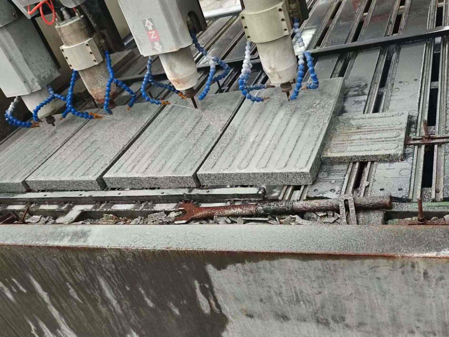 湖北 芝麻白花岗岩荔枝面盲道雕刻