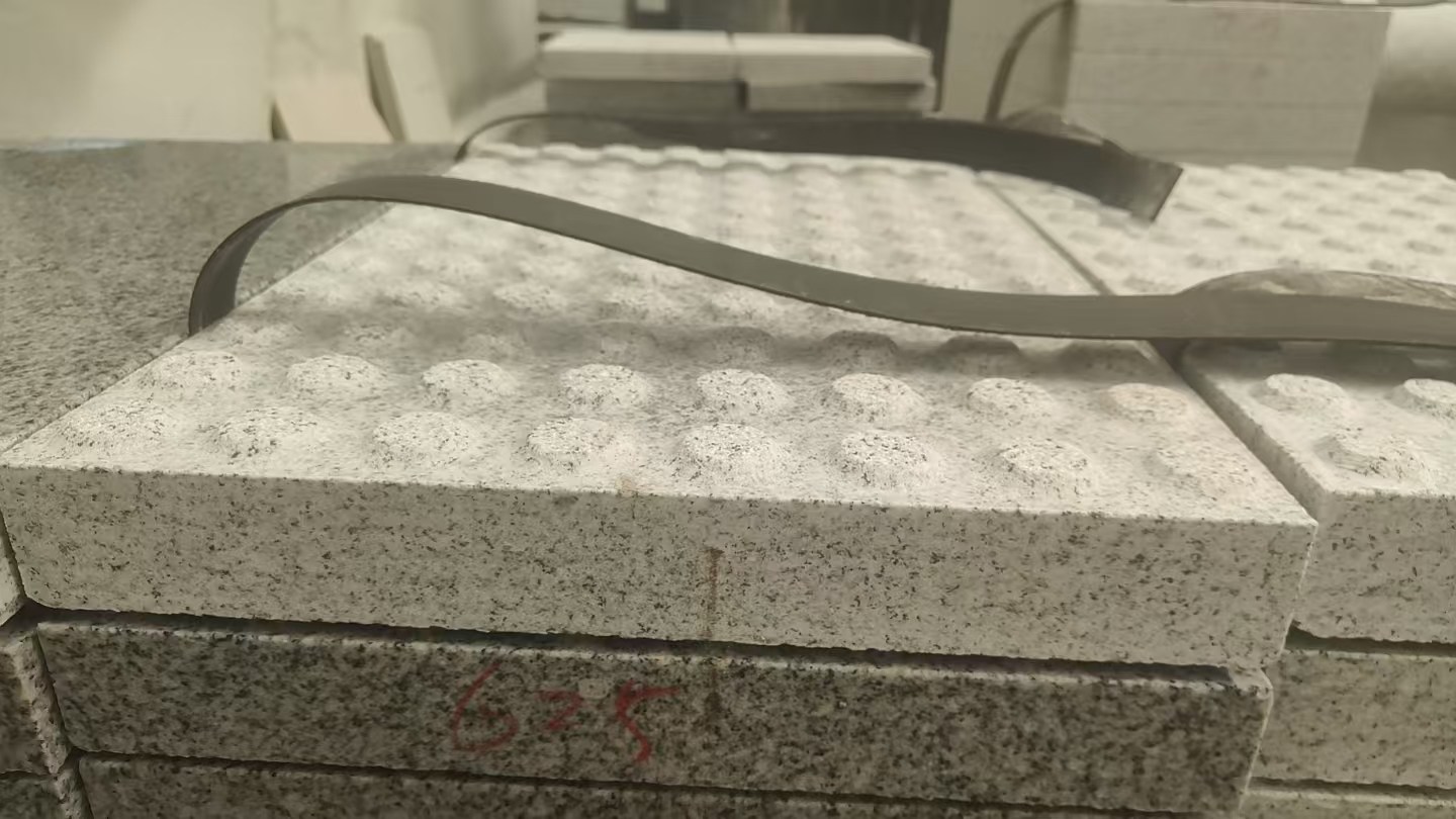 湖北 芝麻白花岗岩6.0公分荔枝面五轴加工雕刻盲点