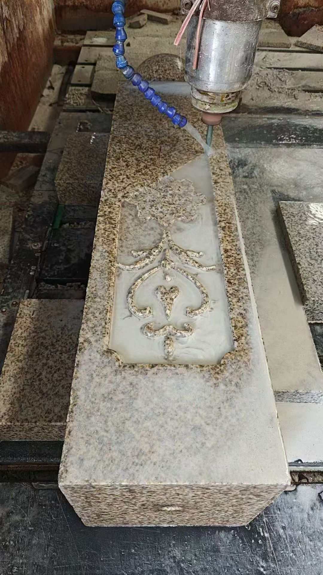 湖北 黄金麻花岗岩异形加工雕刻栏杆大柱