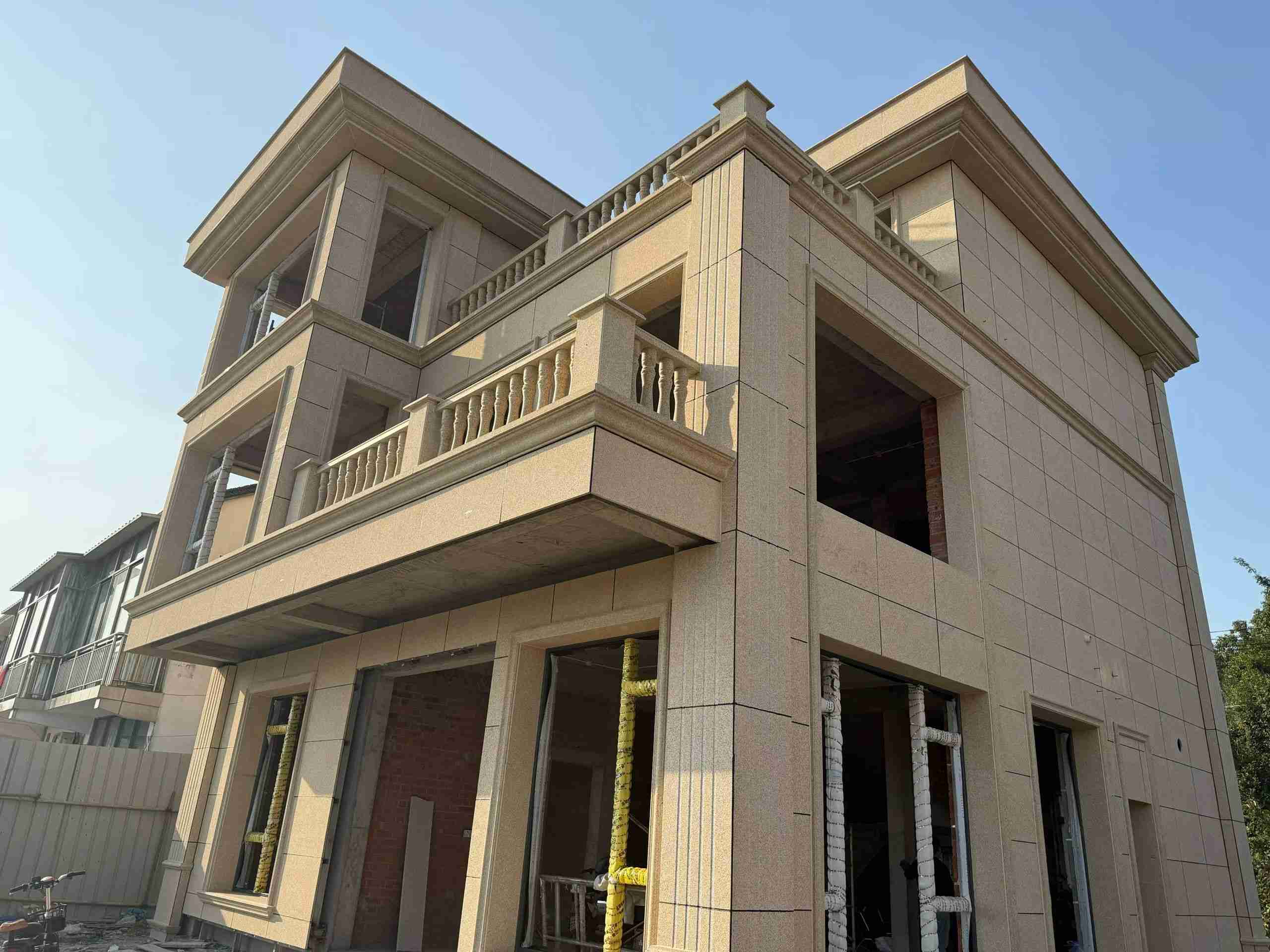 湖北 黄金麻花岗岩石材荔枝面外墙干挂效果展示