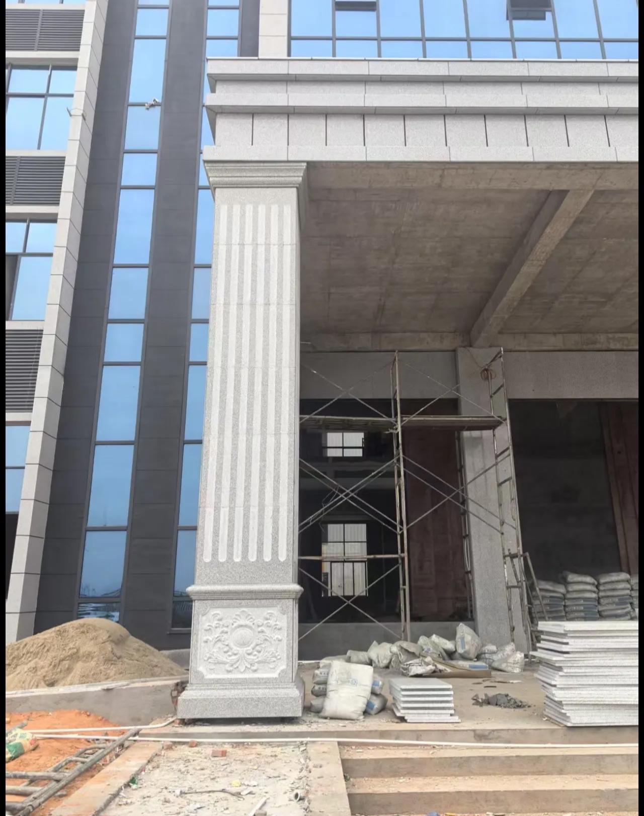 湖北 芝麻白光面花岗岩门楼大柱（罗马柱）配雕花底座