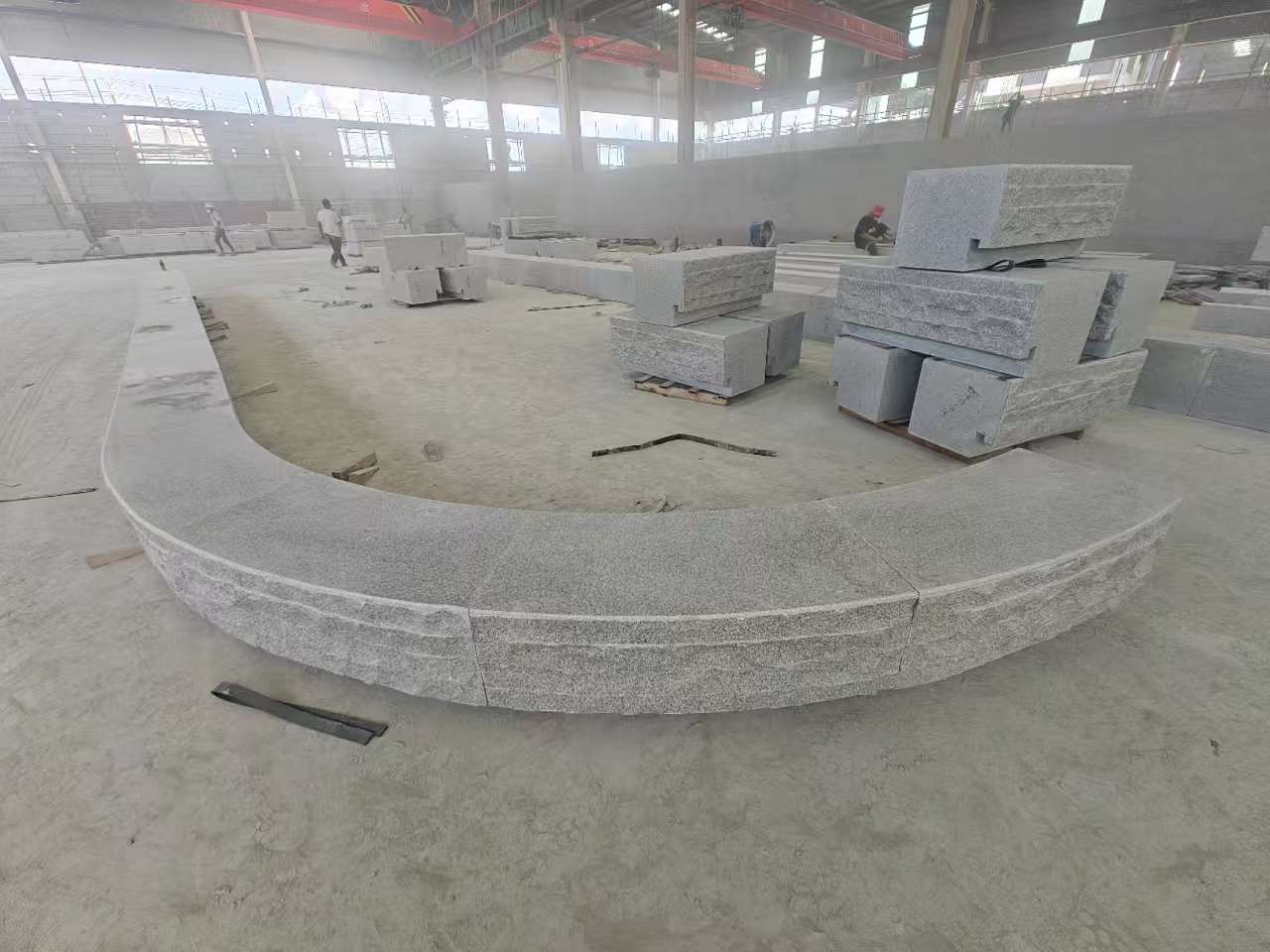 湖北 芝麻白异形坐凳，自然面光面弧形加工