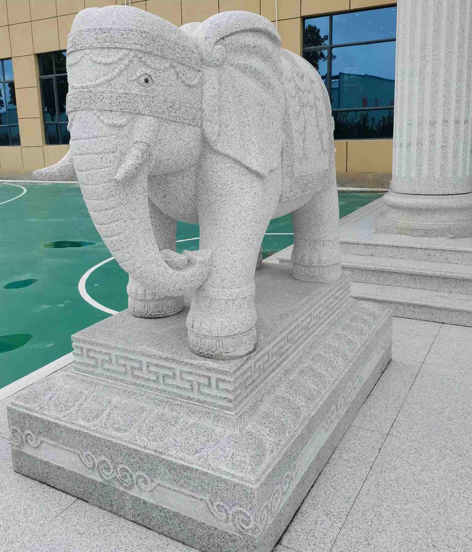 湖北 白麻花岗岩动物异形石雕-大象