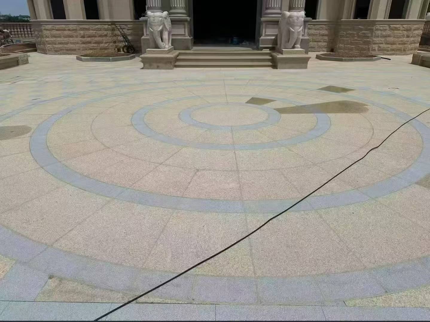 湖北 黄金麻芝麻灰花岗岩石材地铺拼接效果