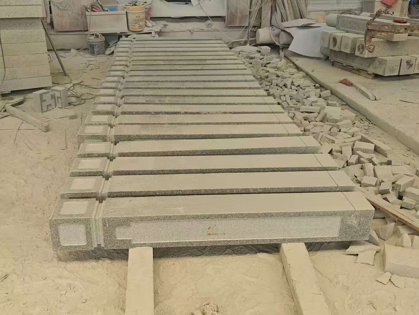 湖北 芝麻白异形加工雕刻-栏杆大柱，方柱