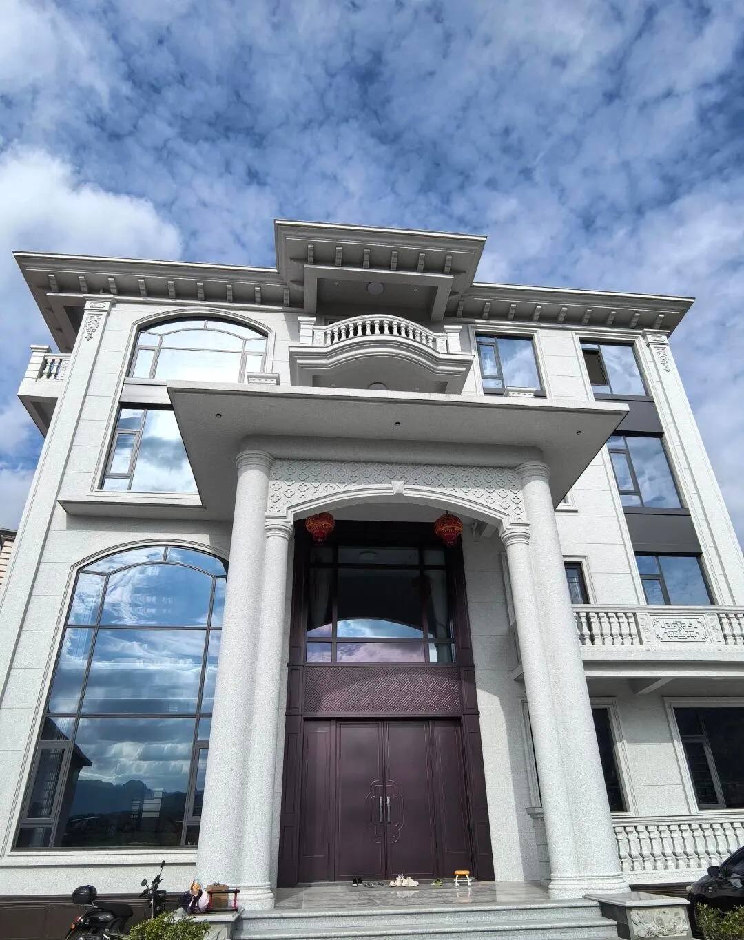 湖北白麻别墅外墙干挂石材效果示例