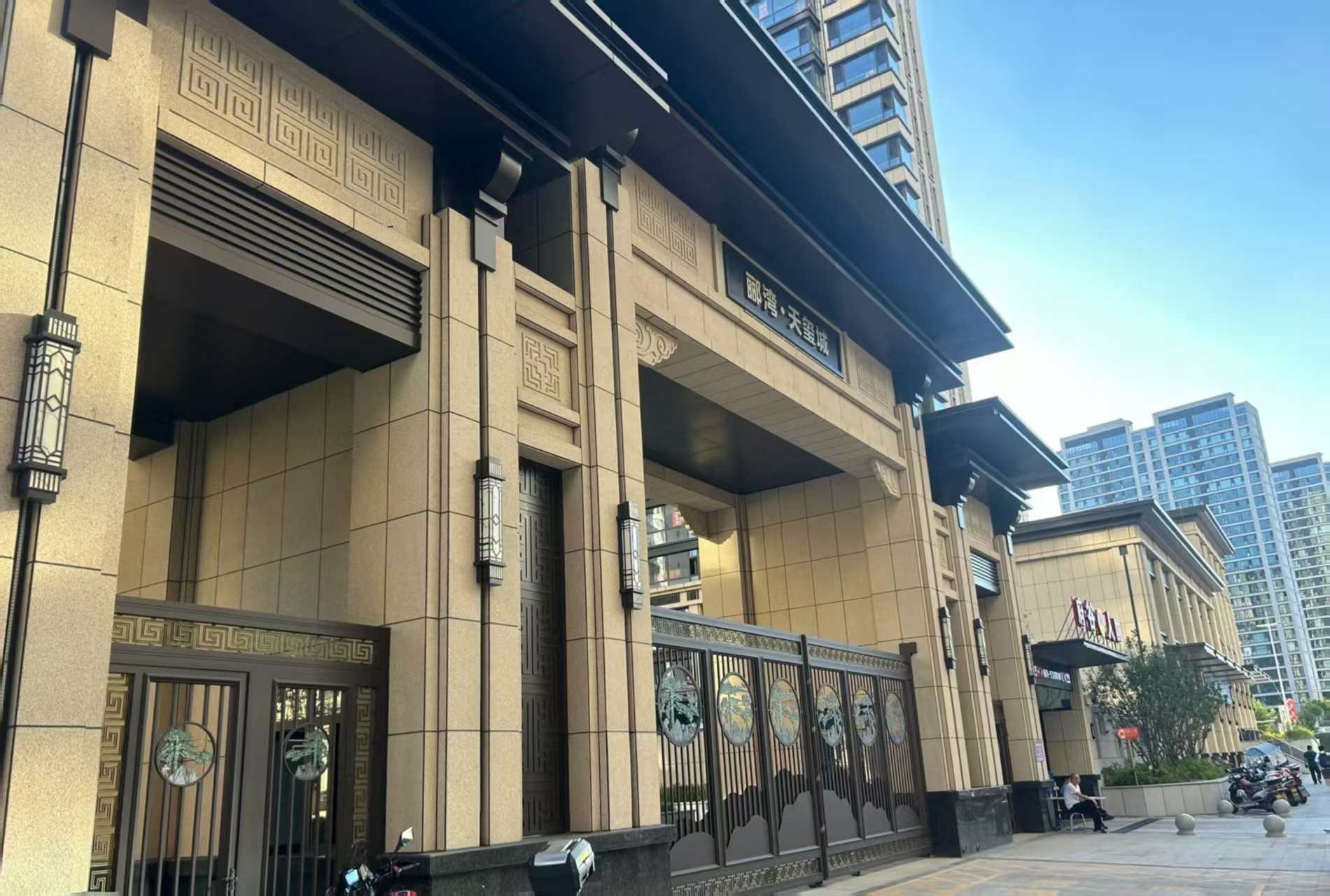 湖北 黄金麻花岗岩荔枝面小区门楼外墙干挂