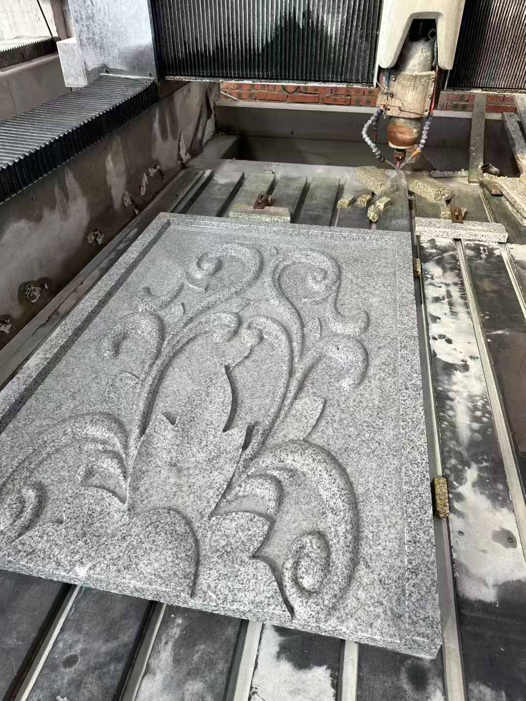 湖北 白麻别墅干挂雕花板