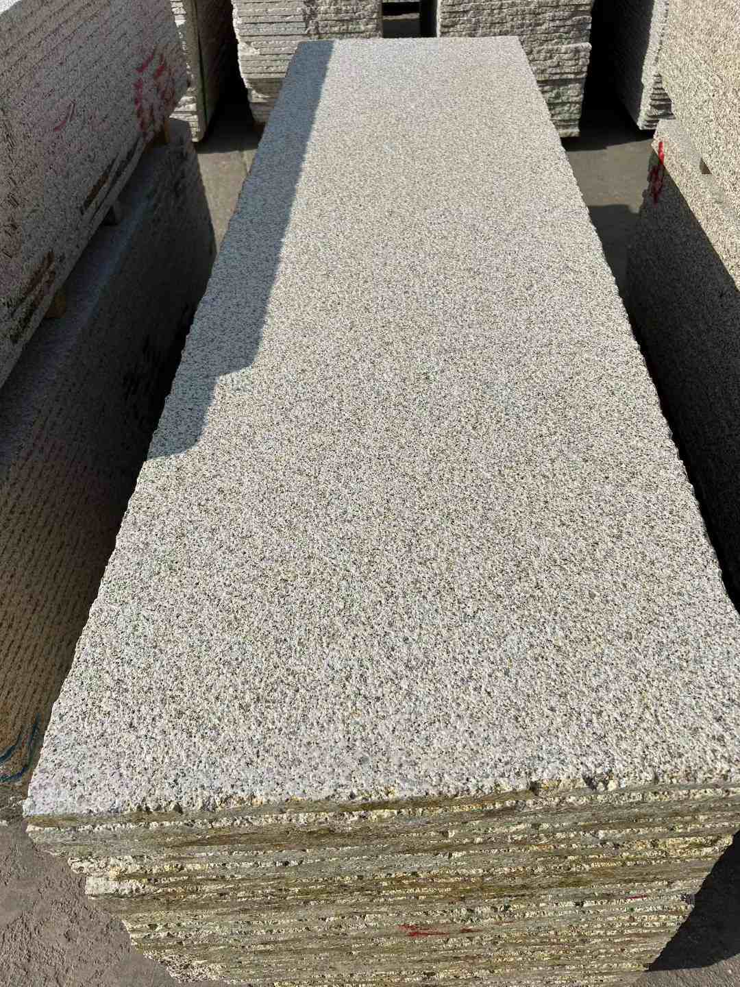 湖北 黄金麻花岗岩荔枝面毛板，半成品