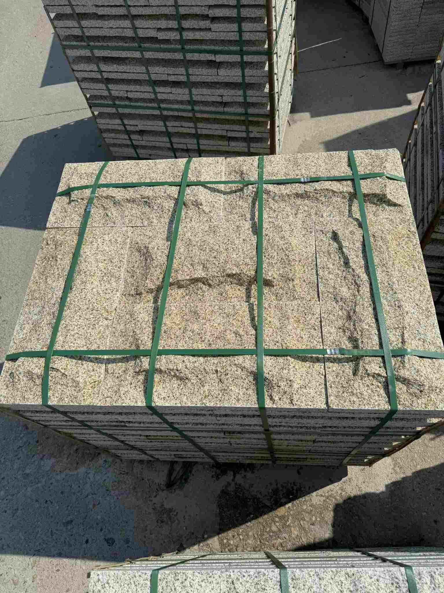 湖北 黄金麻花岗岩石材自然面蘑菇石成品