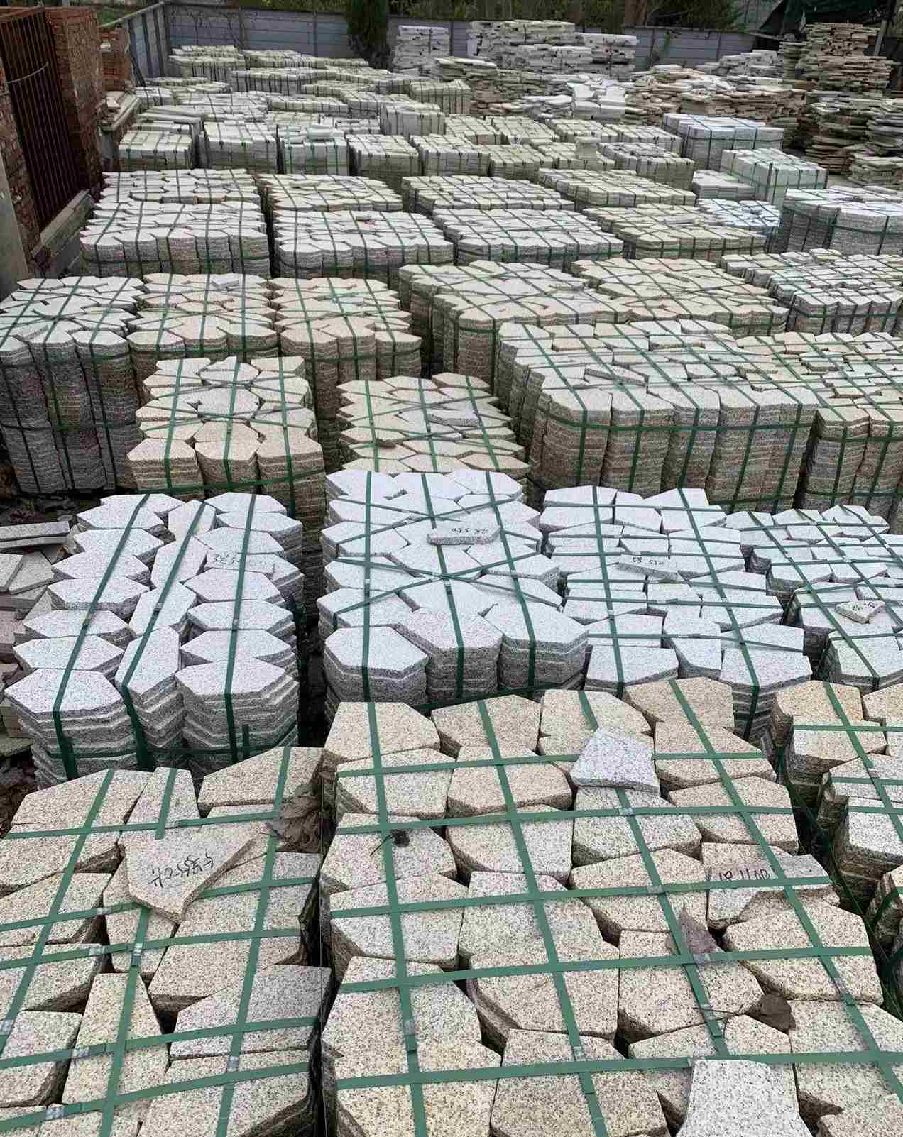 湖北 黄金麻白麻花岗岩荔枝面地铺石(冰裂纹)