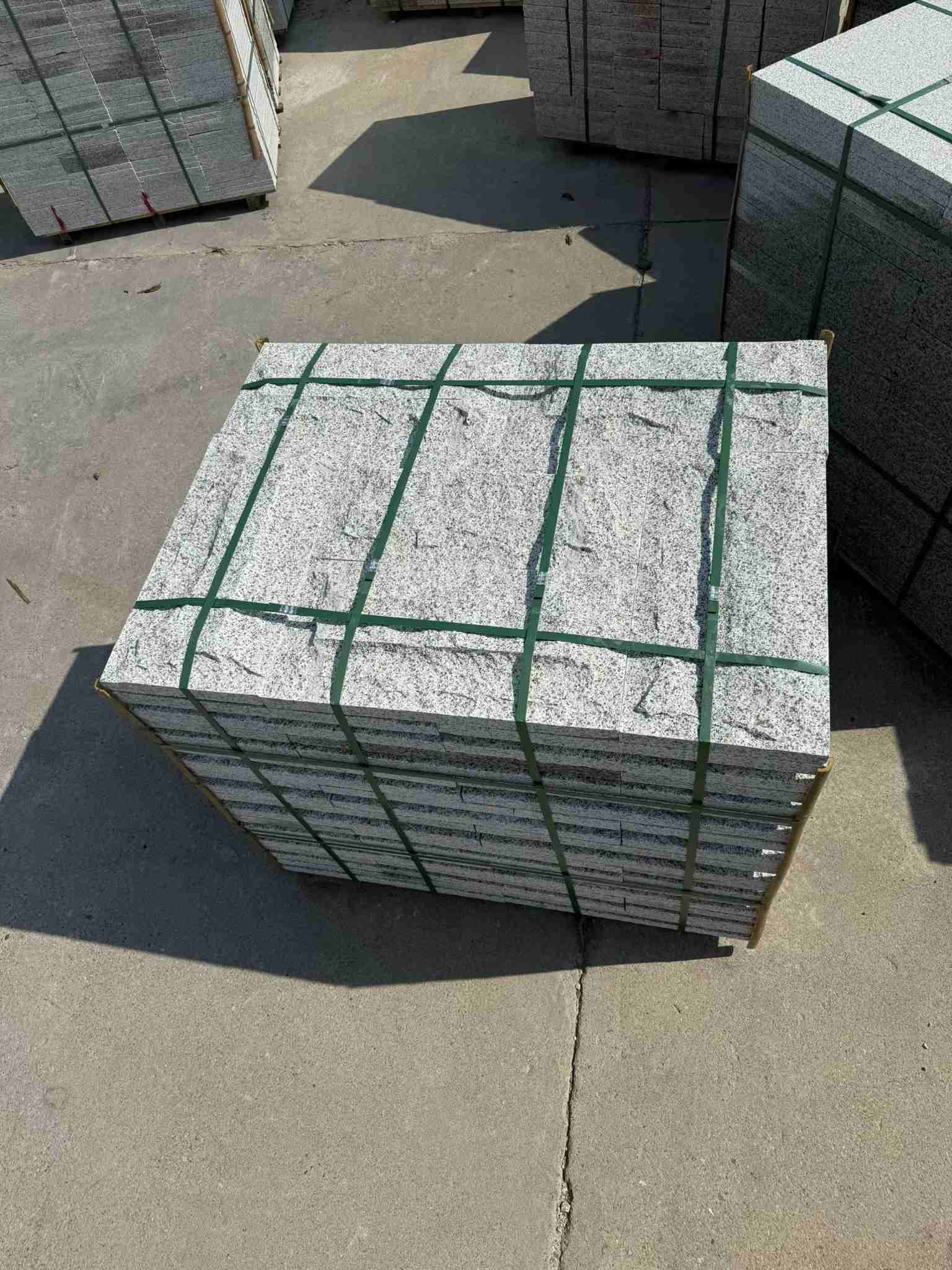 湖北 白麻花岗岩石材自然面蘑菇石成品