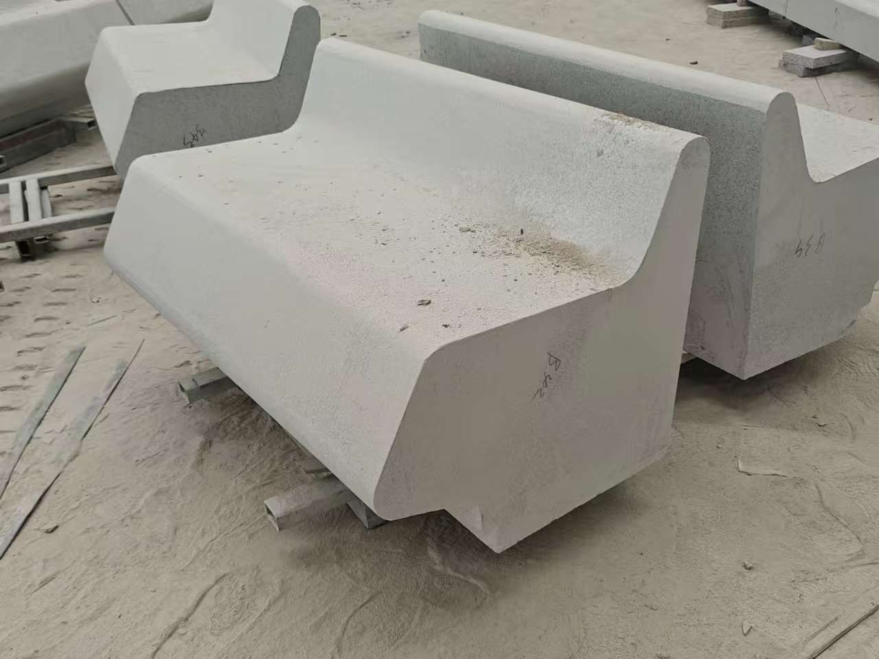 湖北 芝麻白花岗岩异形坐凳，石凳