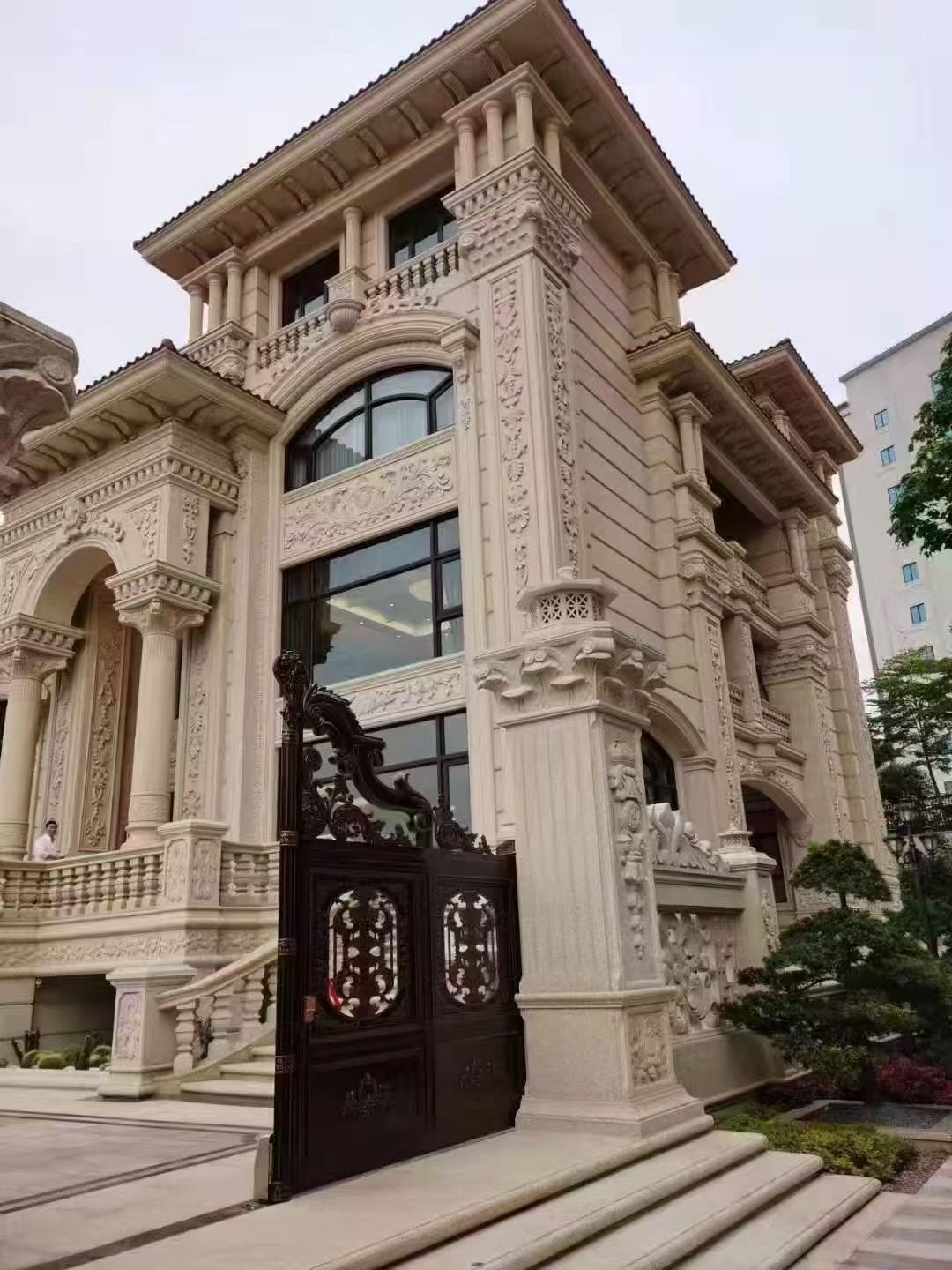 湖北 黄金麻花岗岩别墅外墙干挂效果展示