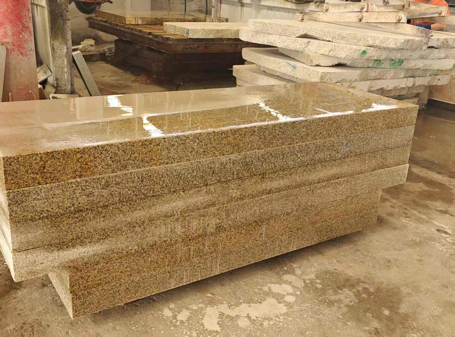 湖北 黄金麻栏杆料半成品加工中
